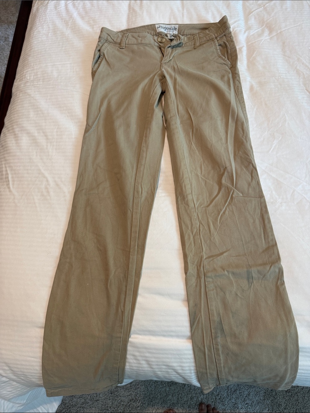 Aeropostale women’s Tan Chinos 1/2 long stretch Straight Fit